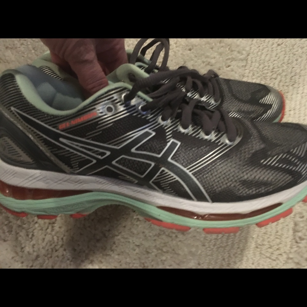 EUC asics gel nimbus 19. Silver, mint & melon sz 7